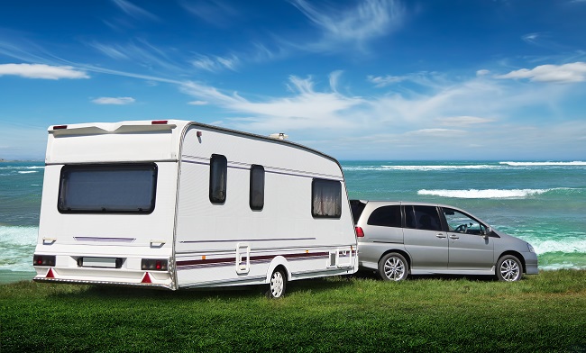 ¿Se puede pernoctar fuera de campings con caravana?